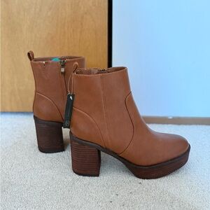 New House Of Harlow 1960 platform chunky block heel boots size 8 cognac